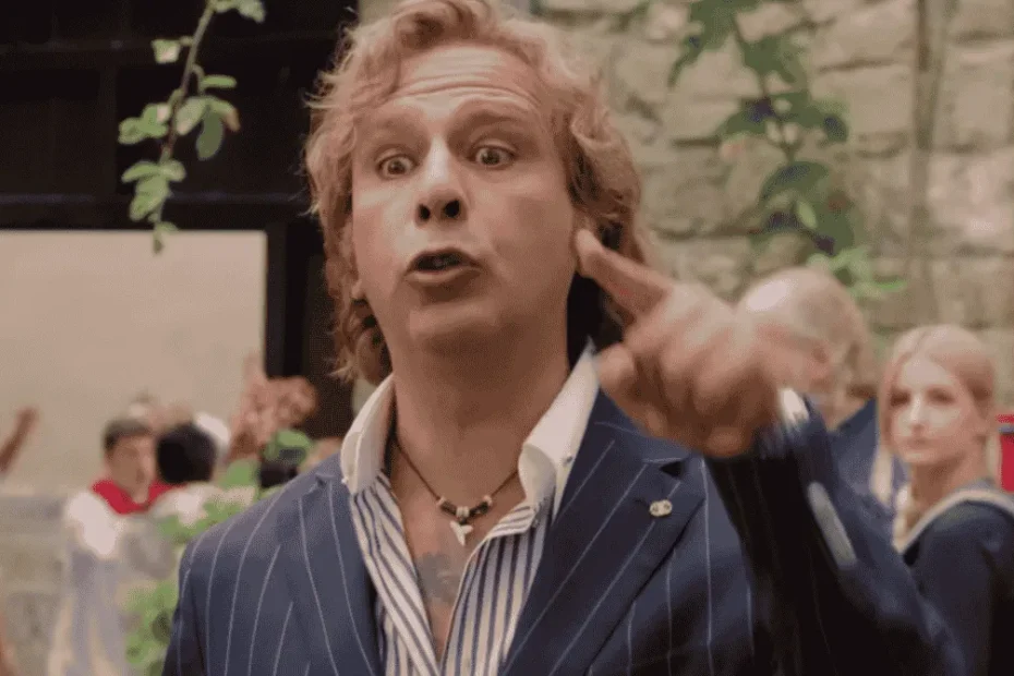 Checco Zalone divide il cinema: una sala dice no a “Buen Camino”