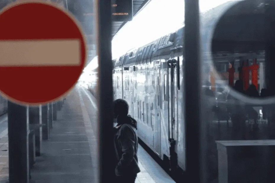 Sciopero 12 dicembre 2025: treni, mezzi pubblici, scuola e sanità a rischio. Ecco cosa succede davvero