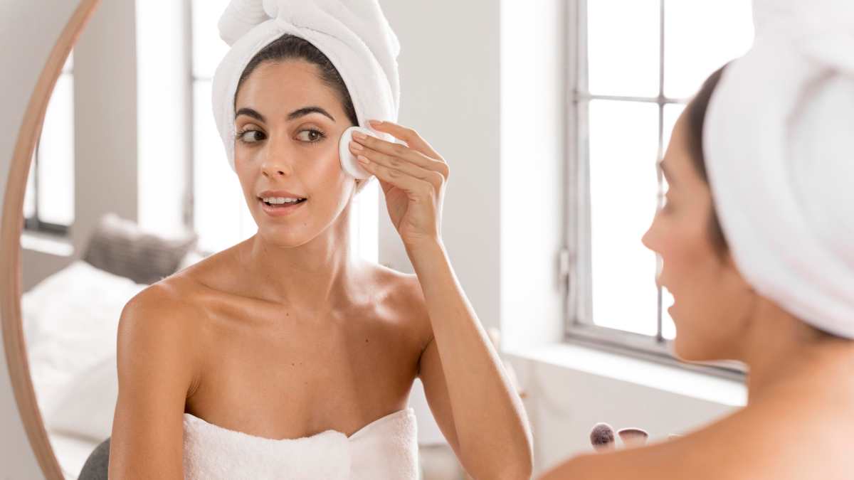 Come rimuovere il trucco e mantenere una pelle luminosa Come rimuovere il trucco e mantenere una pelle luminosa