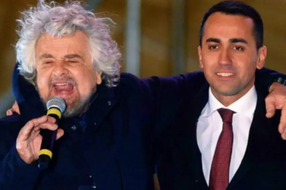 Luigi Di Maio alla Camera dei Deputati risponde ai cronisti sull'attacco di Beppe Grillo al Movimento 5 Stelle di Giuseppe Conte