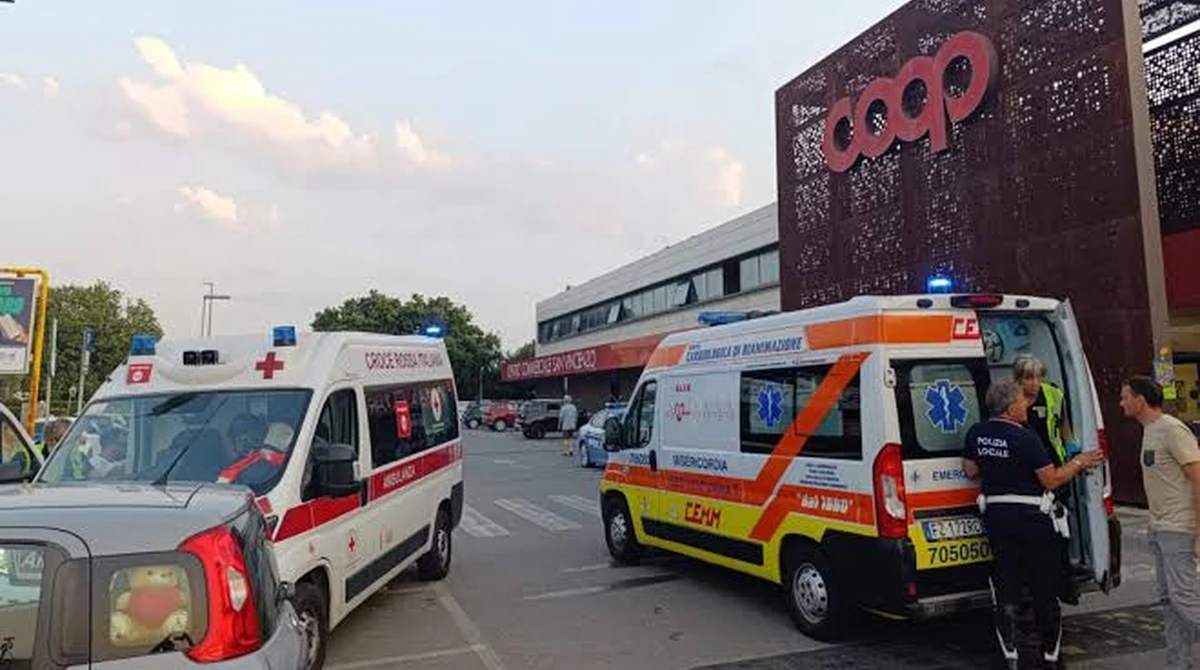 san vincenzo tenta di accoltellare i vigili davanti alla coop agente spara e lo ferisce da Urbanpost.it san vincenzo tenta di accoltellare i vigili davanti alla coop agente spara e lo ferisce