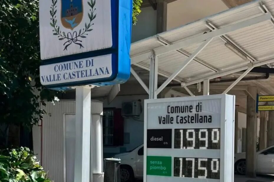 Il distributore di Valle Castellana, il Comune con la benzina più economica d’Italia