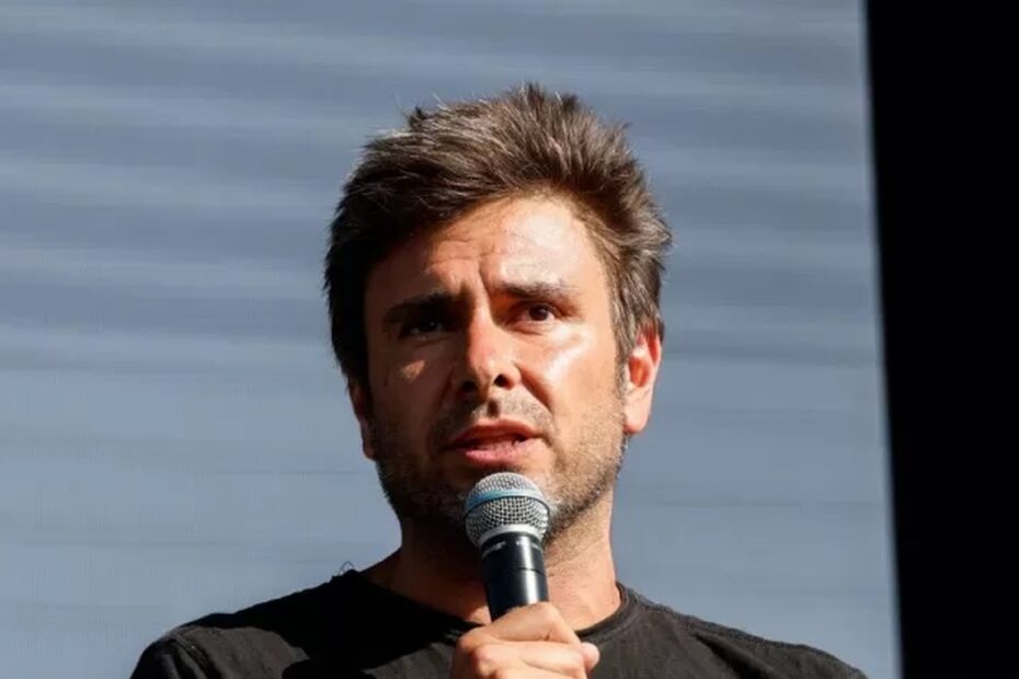 Alessandro Di Battista, ricoverato in un ospedale di Cuba in gravi condizioni