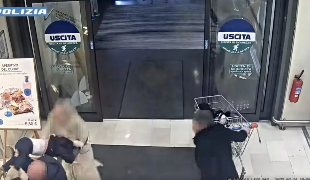 Il supermercato di Bergamo dove è avvenuto il tentato rapimento di una bambina di un anno e mezzo