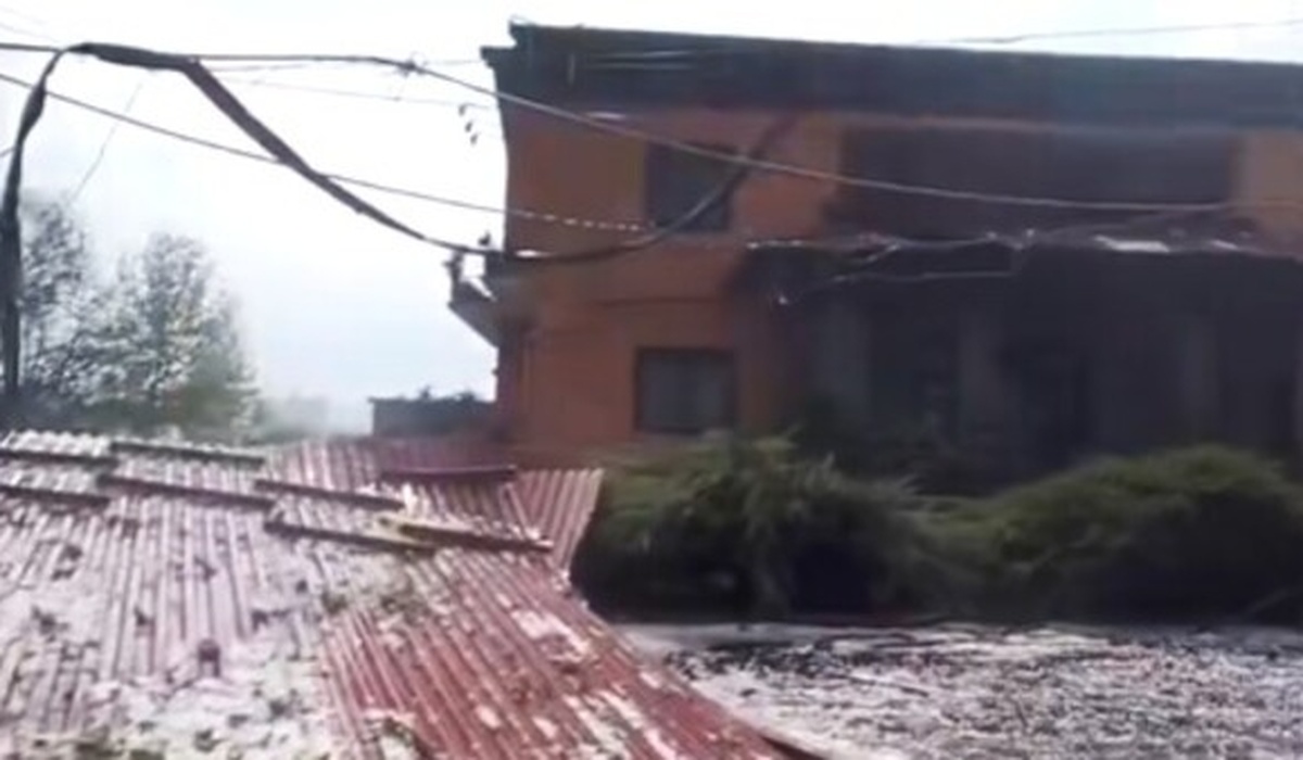 Maltempo nel Novarese, il tetto della trattoria Farese distrutto dal vento