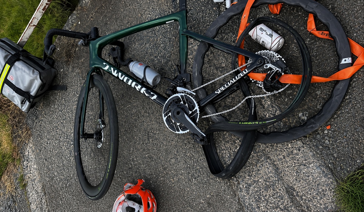 Lanzo Torinese, un gruppo di ciclisti investito da un’auto dopo una lite per un sorpasso