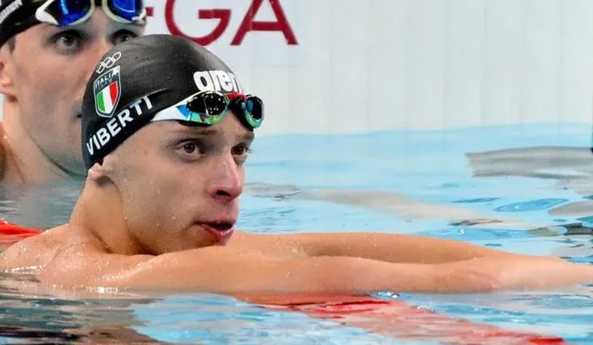 La staffetta 4x100 mista dell’Italia squalificata agli Europei di nuoto di Parigi
