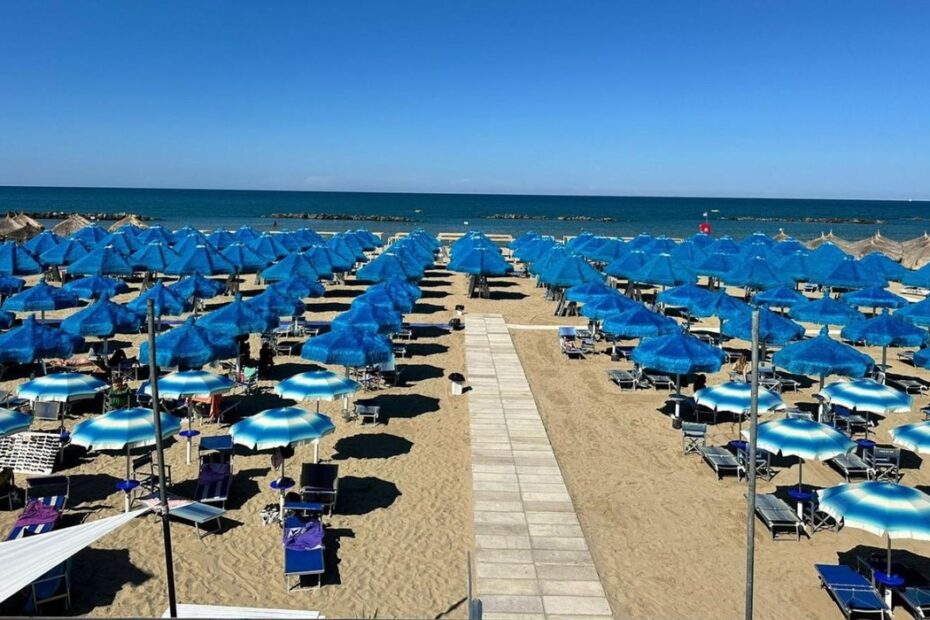 Furti sotto l’ombrellone in Abruzzo, tre ladri seriali individuati grazie alle telecamere