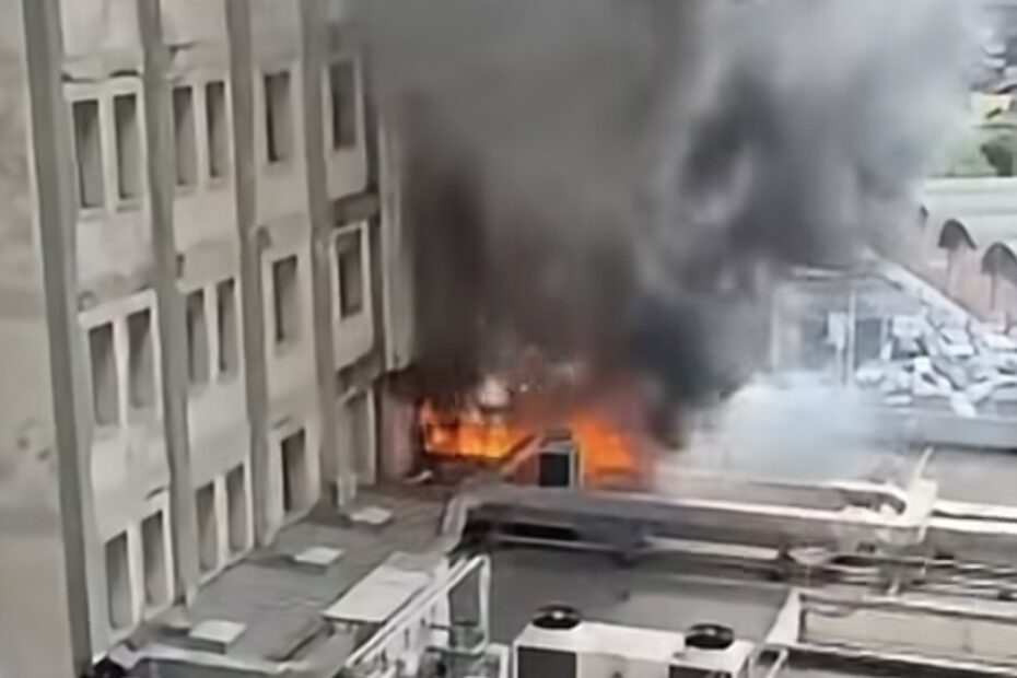 Incendio all’esterno del pronto soccorso dell’ospedale Ruggi di Salerno