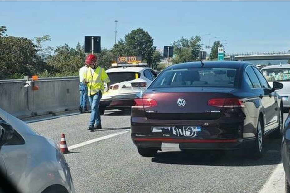 Incidente mortale nella galleria di Montemiletto sull’A16 Napoli-Canosa, autostrada chiusa verso Napoli