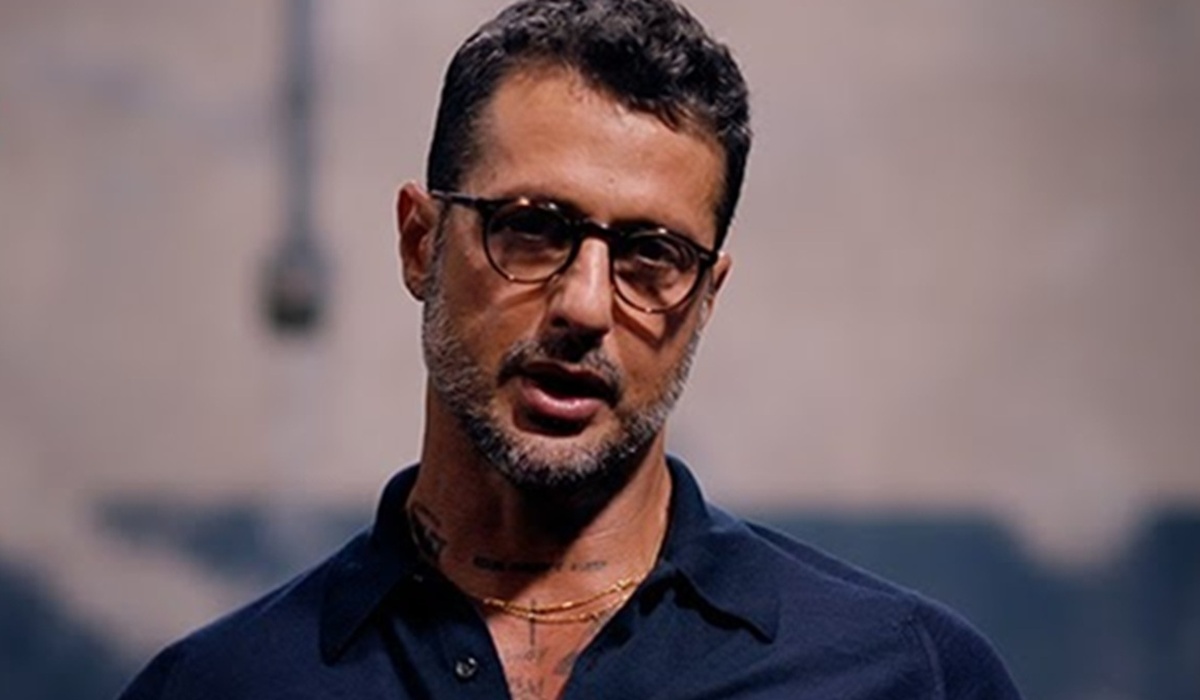 Fabrizio Corona vittima di un tentativo di estorsione a Milano, l’auto colpita con una catena