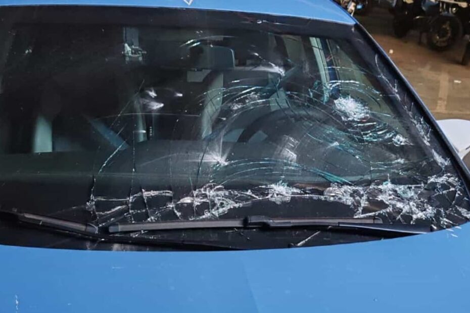 Poliziotti feriti durante l’assalto alle volanti a Palermo