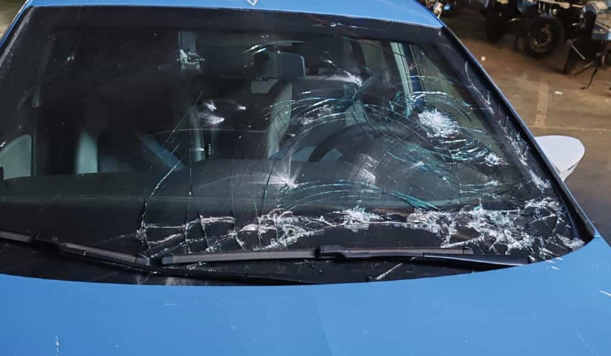 pietre contro le volanti notte di guerriglia in strada da Urbanpost.it pietre contro le volanti notte di guerriglia in strada