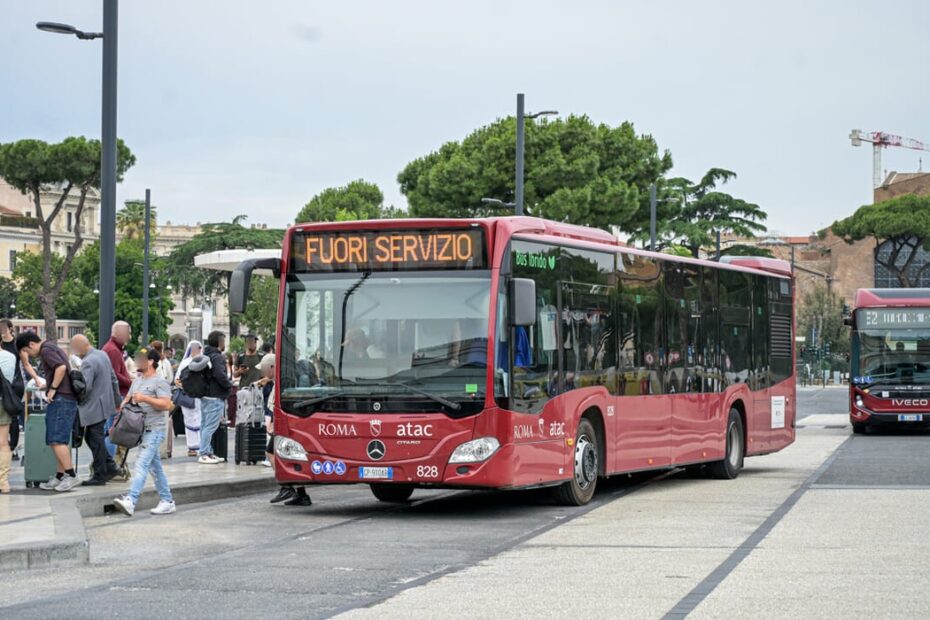 Scioperi ottobre 2026, il calendario completo di treni, aerei, bus e trasporto pubblico città per città