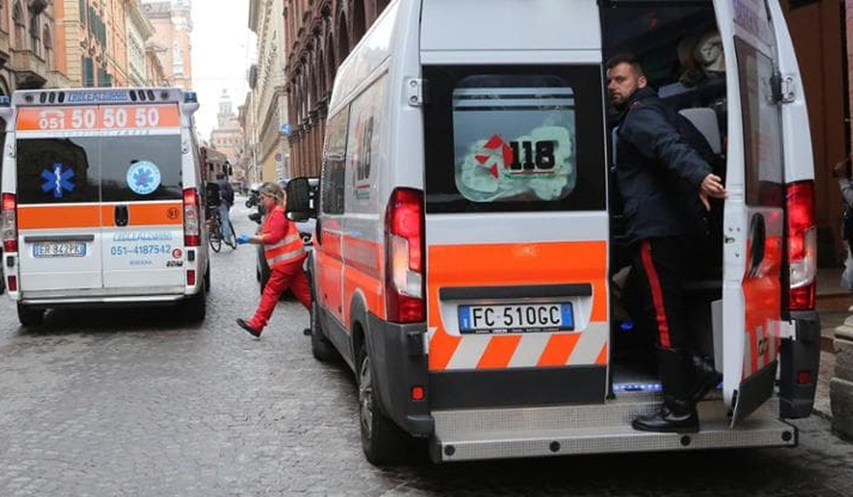 salerno ragazza di 20 anni accoltellata alle spalle da uno sconosciuto da Urbanpost.it salerno ragazza di 20 anni accoltellata alle spalle da uno sconosciuto