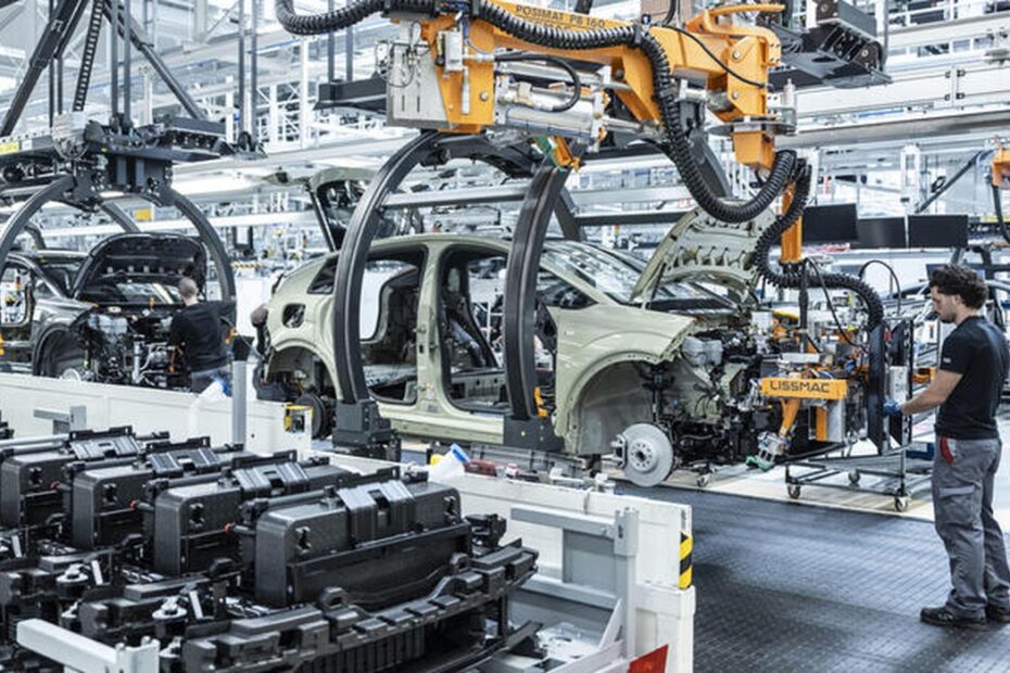 Maxi richiamo per quasi 3 milioni di auto per un problema alla vite di fissaggio dello sterzo