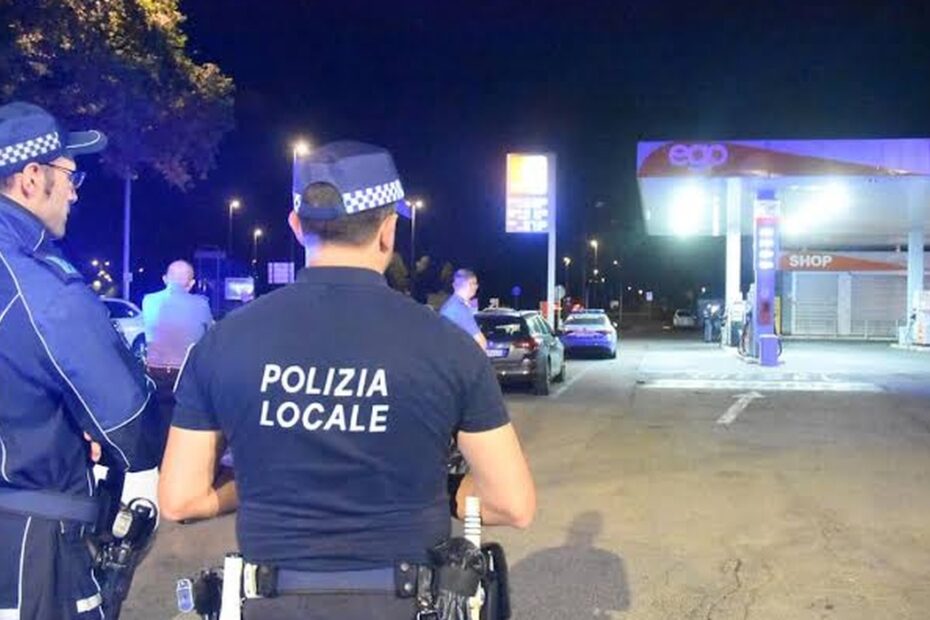Un distributore di benzina a Reggio Emilia, teatro dell'aggressione a una donna e dell'investimento di due persone accorse in suo aiuto