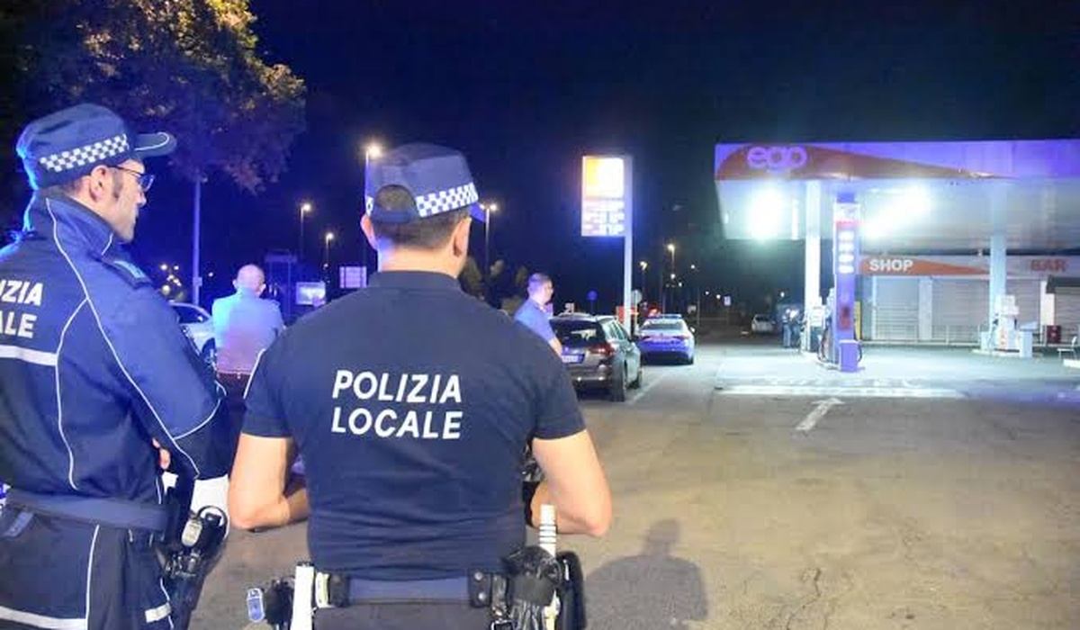 reggio emilia aggredisce una donna al distributore e investe due persone che l8217aiutavano arrestato 26enne da Urbanpost.it reggio emilia aggredisce una donna al distributore e investe due persone che l8217aiutavano arrestato 26enne