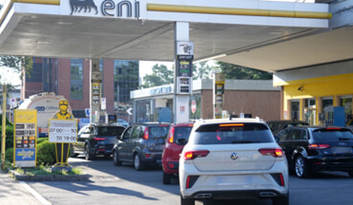 Code ai distributori Eni nel primo giorno del price cap: in diverse stazioni la benzina è esaurita