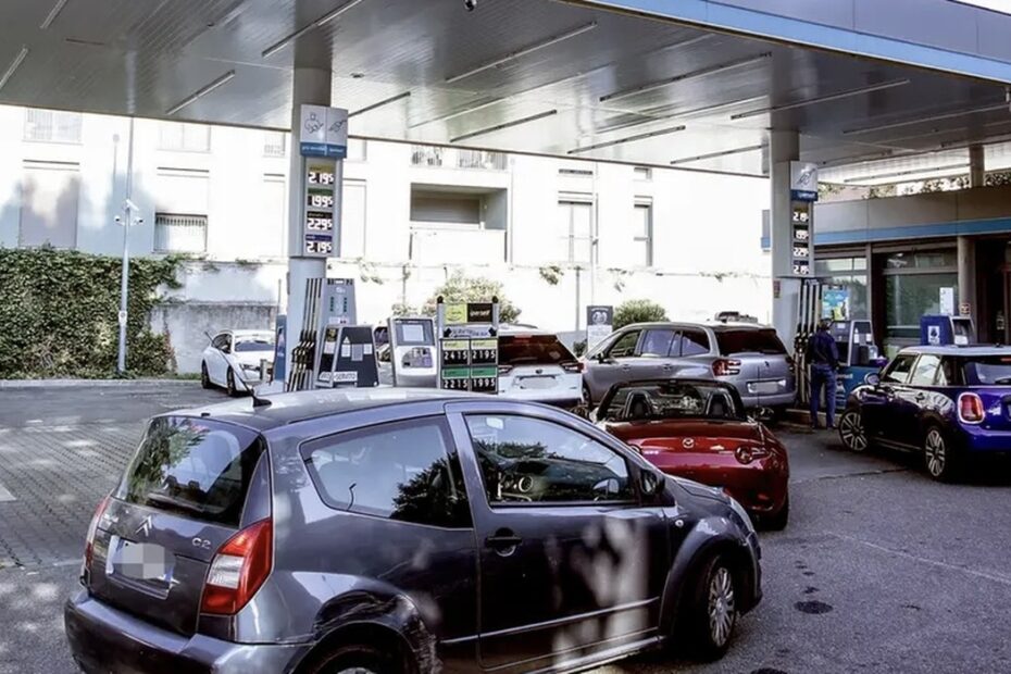 Carburanti, anche Q8 introduce il tetto ai prezzi dal 1° ottobre dopo Eni e Ip