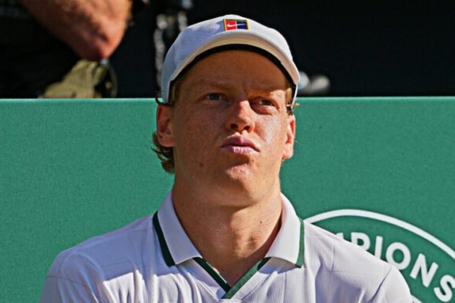 Jannik Sinner, il ginocchio destro continua a condizionare la stagione: l'ipotesi della sindrome della bandelletta ileo-tibiale