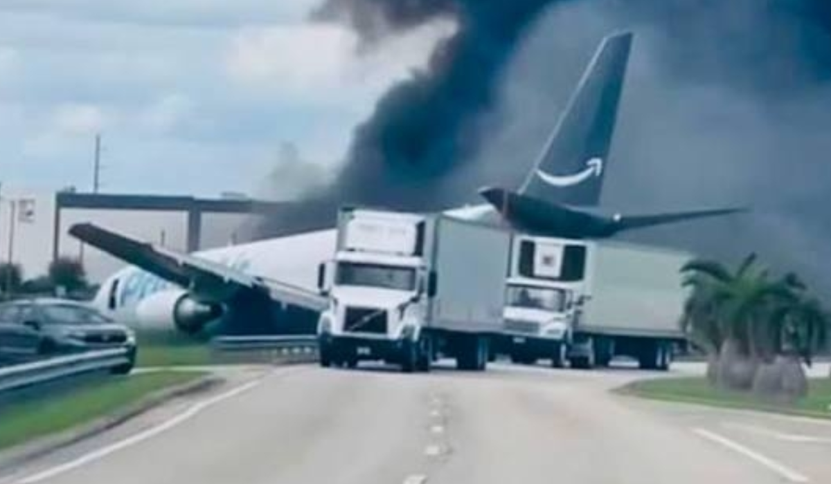 miami aereo cargo amazon esce di pista e prende fuoco almeno 5 morti da Urbanpost.it miami aereo cargo amazon esce di pista e prende fuoco almeno 5 morti