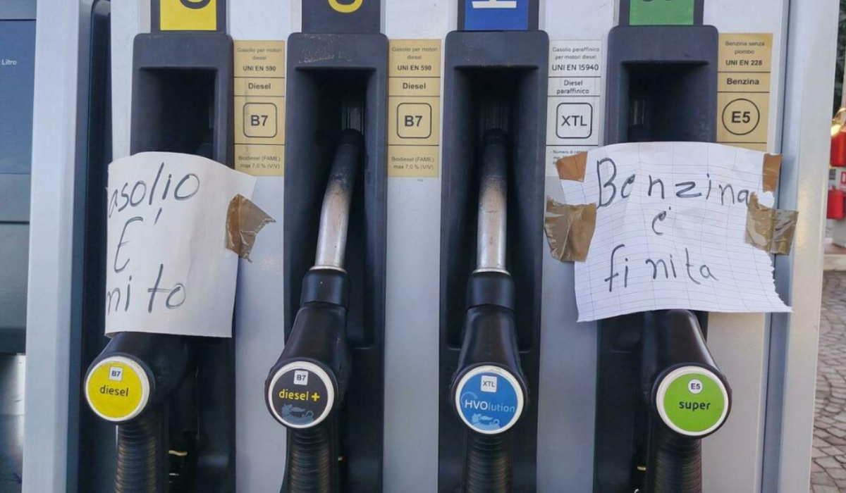 carburante esaurito dopo il tetto ai prezzi code ai distributori in tutta italia da Urbanpost.it carburante esaurito dopo il tetto ai prezzi code ai distributori in tutta italia