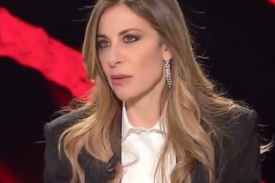 Francesca Fagnani, conduttrice di Belve, pronta a lasciare la Rai dopo una lettera di recesso