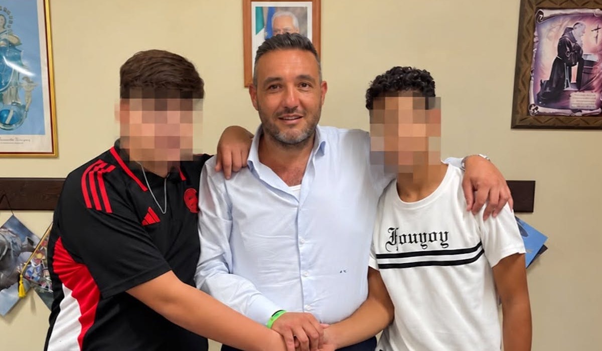 quattordicenne porta a scuola un coltello dopo la rissa con un compagno poi il gesto d8217applausi del sindaco da Urbanpost.it quattordicenne porta a scuola un coltello dopo la rissa con un compagno poi il gesto d8217applausi del sindaco