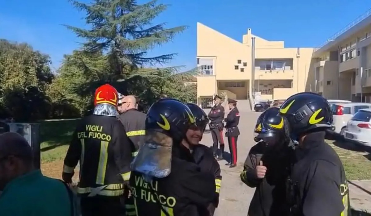 c8217232 una bomba la stessa email di allarme in scuole di arezzo frosinone e verona evacuati centinaia di studenti da Urbanpost.it c8217232 una bomba la stessa email di allarme in scuole di arezzo frosinone e verona evacuati centinaia di studenti