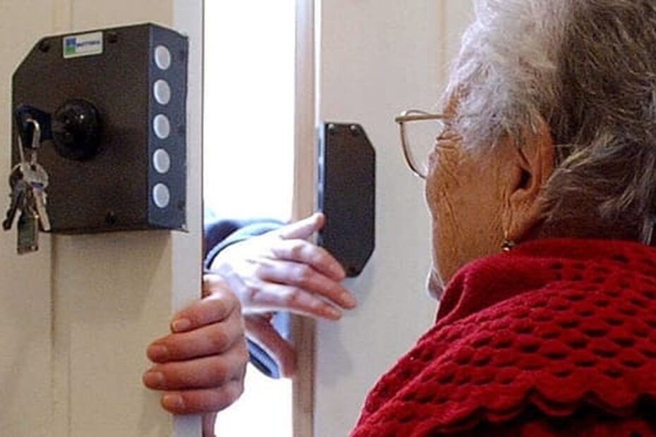 Carabinieri della Compagnia di Vittorio Veneto: arrestati un 18enne e una donna per la truffa del falso carabiniere ad anziane