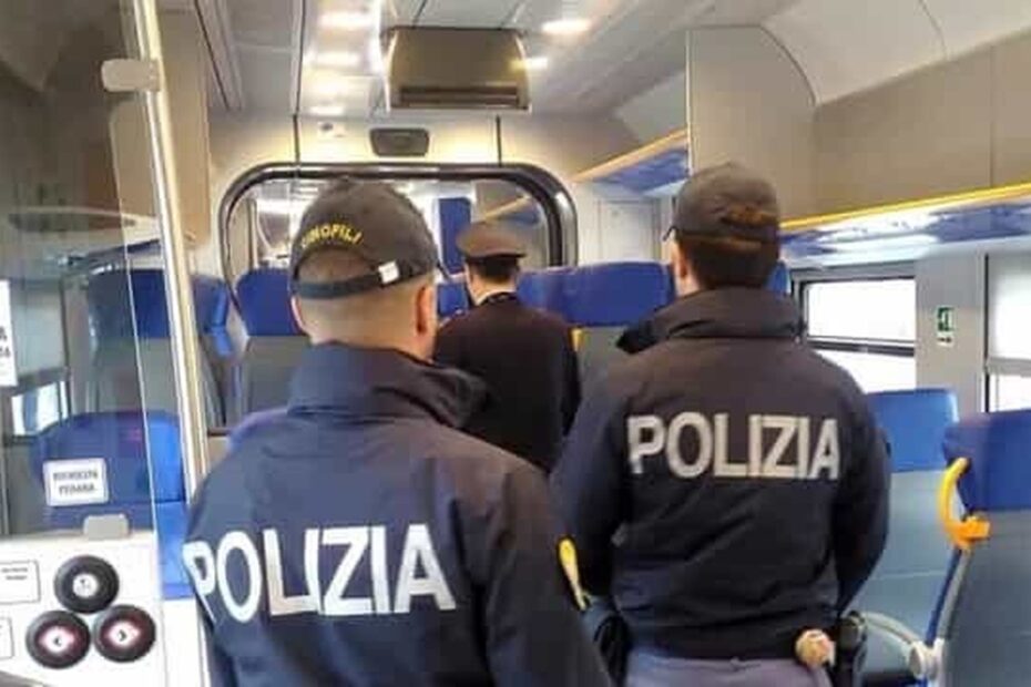 La stazione ferroviaria di Rovereto, dove otto persone senza biglietto si sono rifiutate di scendere dal treno e uno ha morso due poliziotti