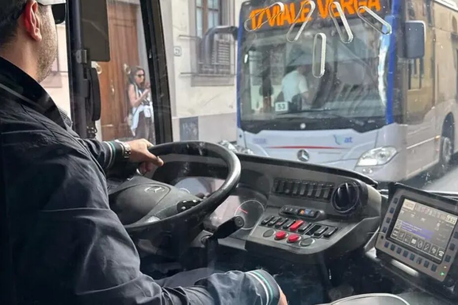 Un autobus di Autolinee Toscane a Firenze: il sindacato Fast Confsal denuncia l'ennesima aggressione a un'autista e chiede cabine isolate
