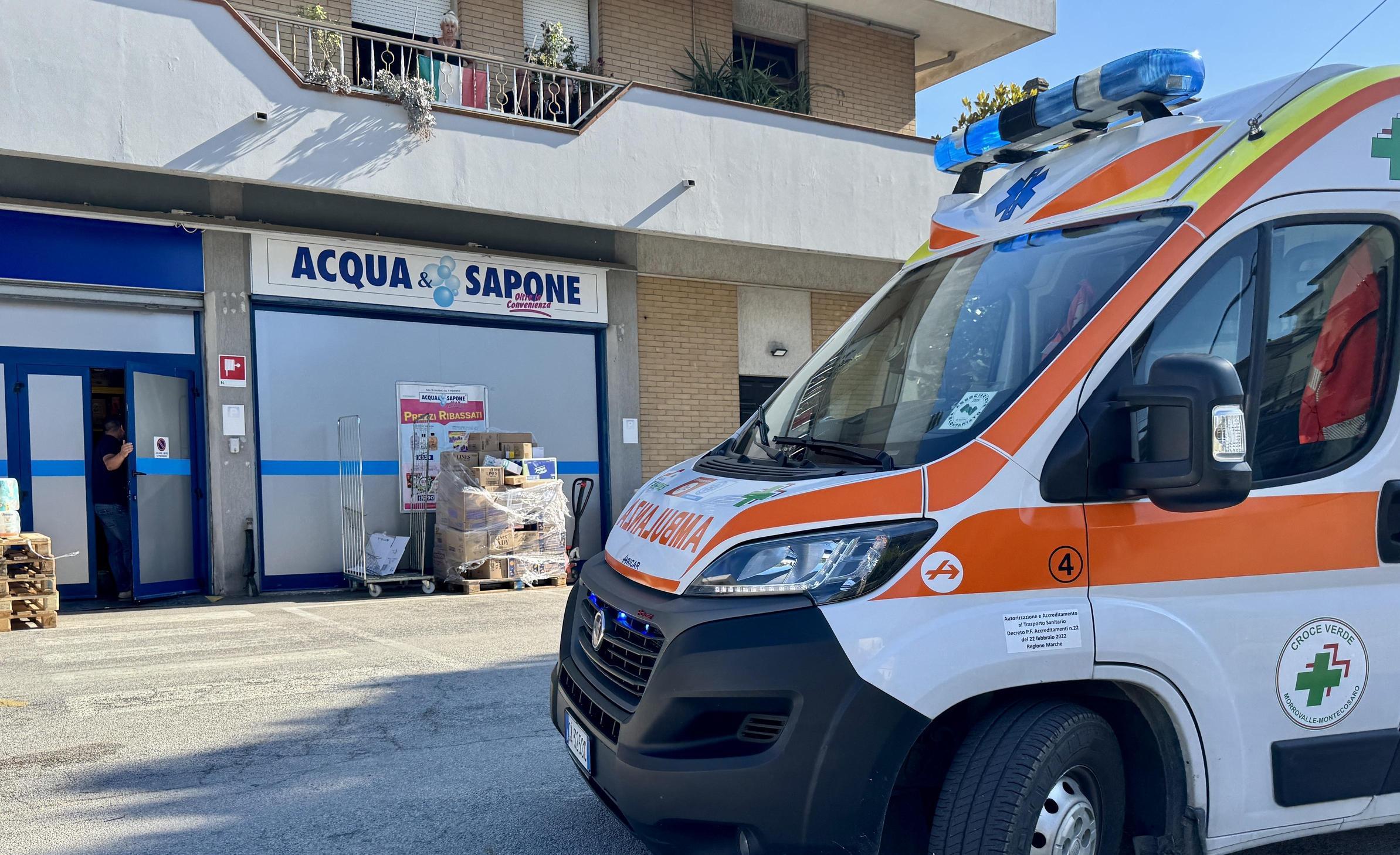 pescara lite vicino alla stazione di porta nuova una donna di 40 anni arrestata per tentato omicidio dopo aver colpito un uomo al collo con il coccio di una bottiglia da Urbanpost.it pescara lite vicino alla stazione di porta nuova una donna di 40 anni arrestata per tentato omicidio dopo aver colpito un uomo al collo con il coccio di una bottiglia