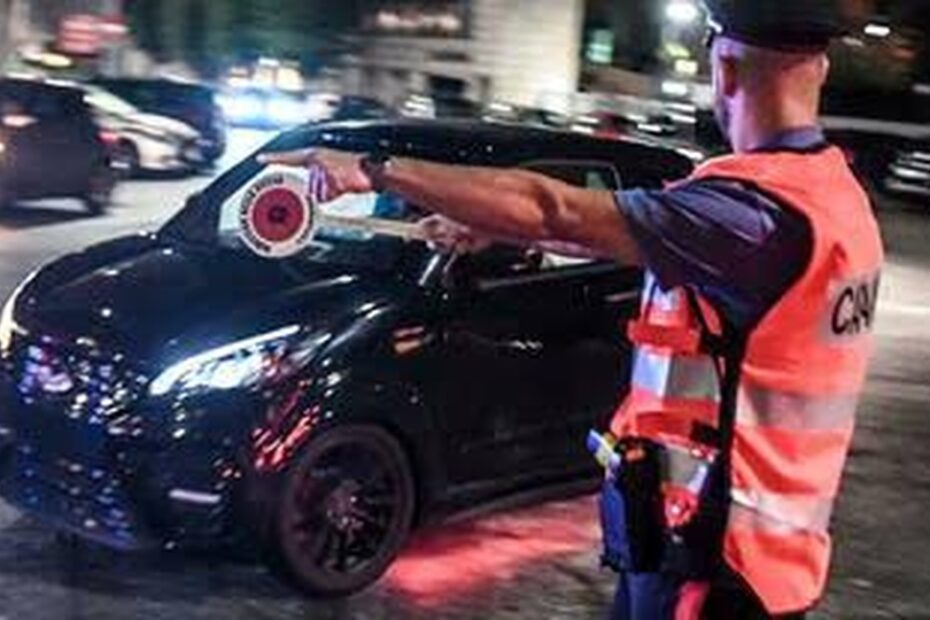 Una telecamera di videosorveglianza a Monteverde, a Roma: gli investigatori analizzano circa 40 telecamere per identificare gli occupanti della minicar nera
