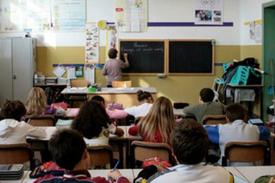 Studenti in uscita da scuola: il 2 novembre 2026 le scuole restano chiuse in Calabria, Campania, Emilia-Romagna, Molise, Sardegna, Sicilia, Umbria, Valle d'Aosta e Trento