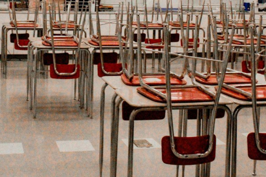Studenti in classe: il 2 novembre 2026 le scuole restano chiuse in diverse regioni per la Commemorazione dei defunti