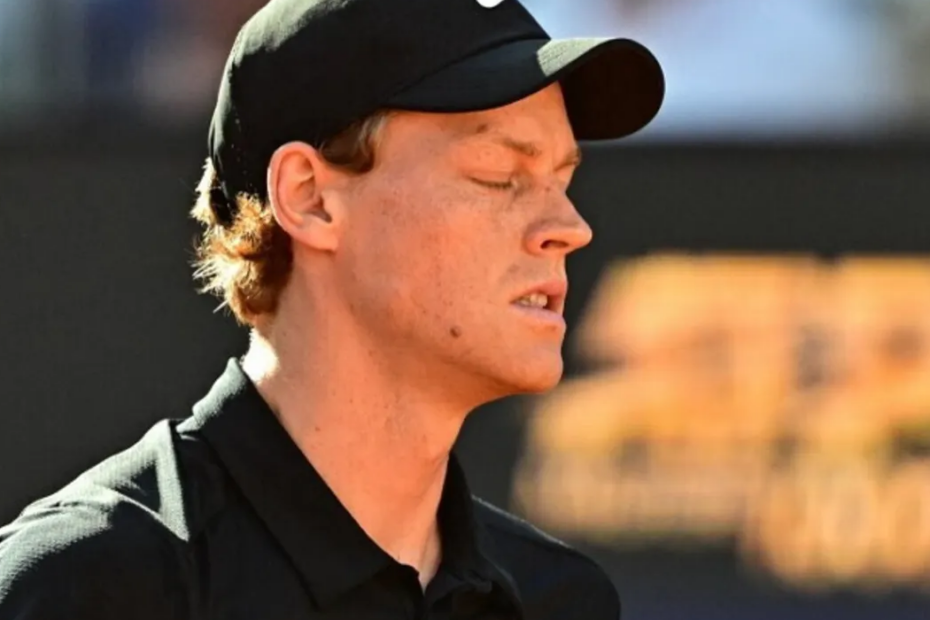 Jannik Sinner annuncia il forfait al Masters 1000 di Shanghai per l'infortunio al ginocchio destro