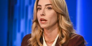 Silvia Salis, sindaca di Genova, sotto il fuoco amico dei suoi stessi alleati