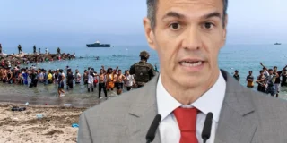 Migranti al confine di Ceuta durante la crisi tra Spagna e Marocco.