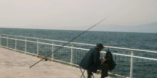 Il pontile di Bibione Pineda dove un ottantenne è stato gettato in laguna dai maranza