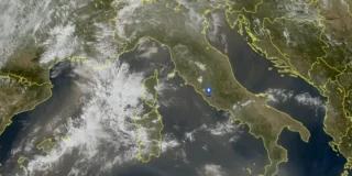 Allerta meteo per domani 28 agosto: temporali al Nord e caldo record fino a 44 gradi al Sud