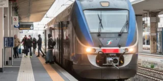 Sciopero generale il 2 ottobre 2026: si fermano treni, scuola e sanità in tutta Italia