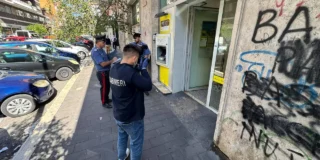 L'ufficio postale di via Caffaro, nella zona della Garbatella a Roma, rapinato da due uomini armati con maschere di Halloween che hanno portato via 100mila euro