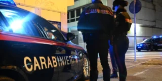 Un distributore automatico di sigarette in una strada di Ancona, dove un 19enne universitario è stato circondato e picchiato da un gruppo dopo aver rifiutato di dare le sigarette